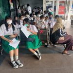 Peserta didik kelas IX SMP Regina Pacis Surakarta kelas IX A sampai IX D telah mendapatkan undangan dari Dinas Pendidikan Kota Surakarta untuk mengikuti kegiatan penerimaan vaksin